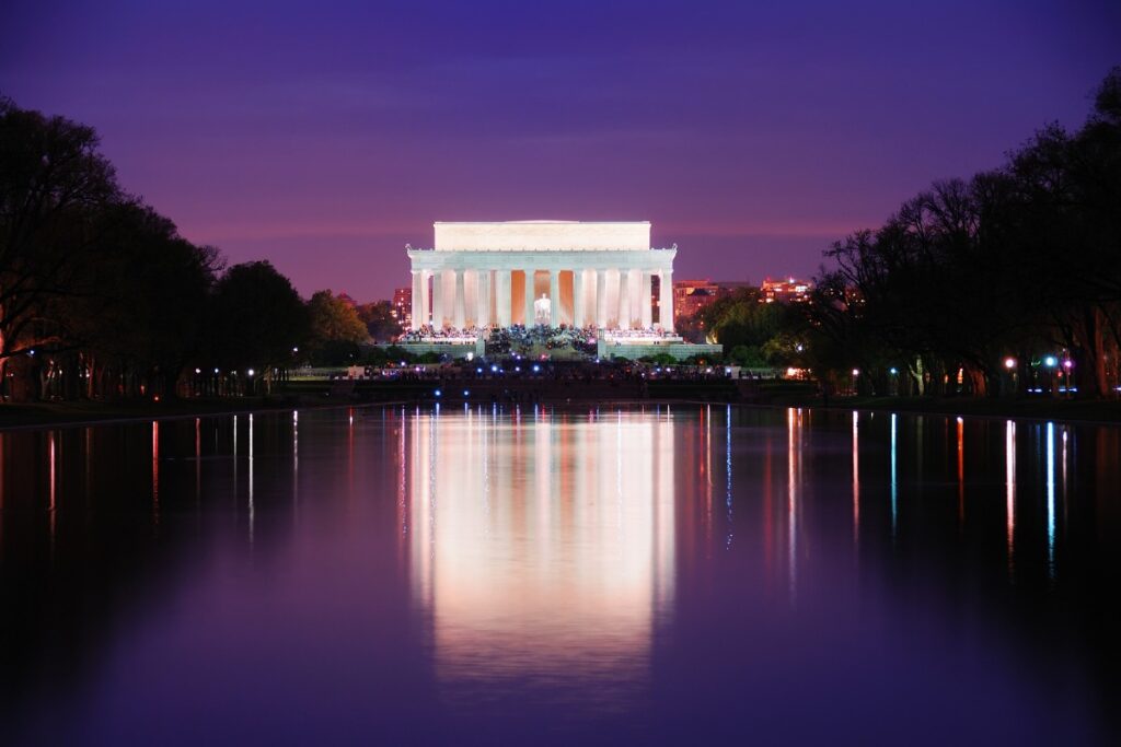 things to do in DC alone at night